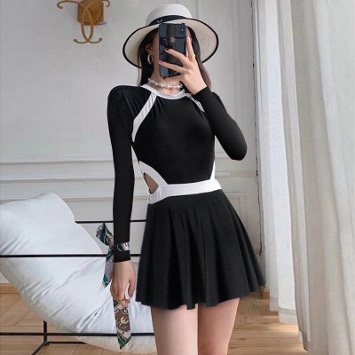 Bộ đồ bơi bikini nữ kín đáo đi tắm biển giấu bụng váy liền áo dài tay - B.42