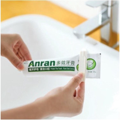 Kẹp Nặn Tuýp Sữa Rửa Mặt, Kem Dưỡng Da, Kẹp - Ép Tuýp Kem Đánh Răng, Chống Lãng Phí, Tiện Dụng Bỏ Túi. TakyHome 5200